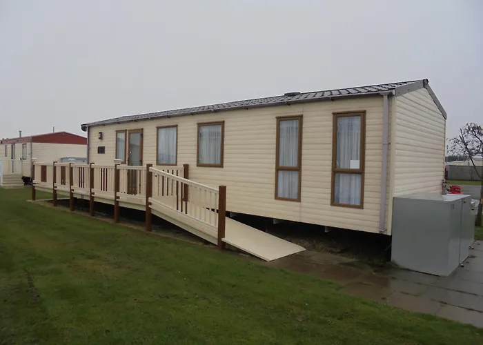 The Grange Ingoldmells: Elan 6 Berth, Central Heated, Wrap Around Decking