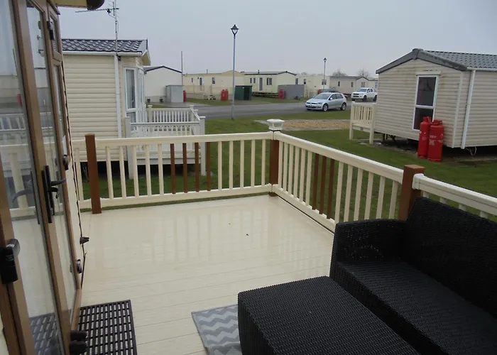 The Grange Ingoldmells: Elan 6 Berth, Central Heated, Wrap Around Decking
