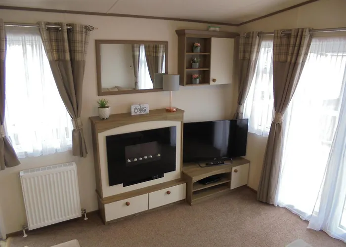 The Grange Ingoldmells: Elan 6 Berth, Central Heated, Wrap Around Decking