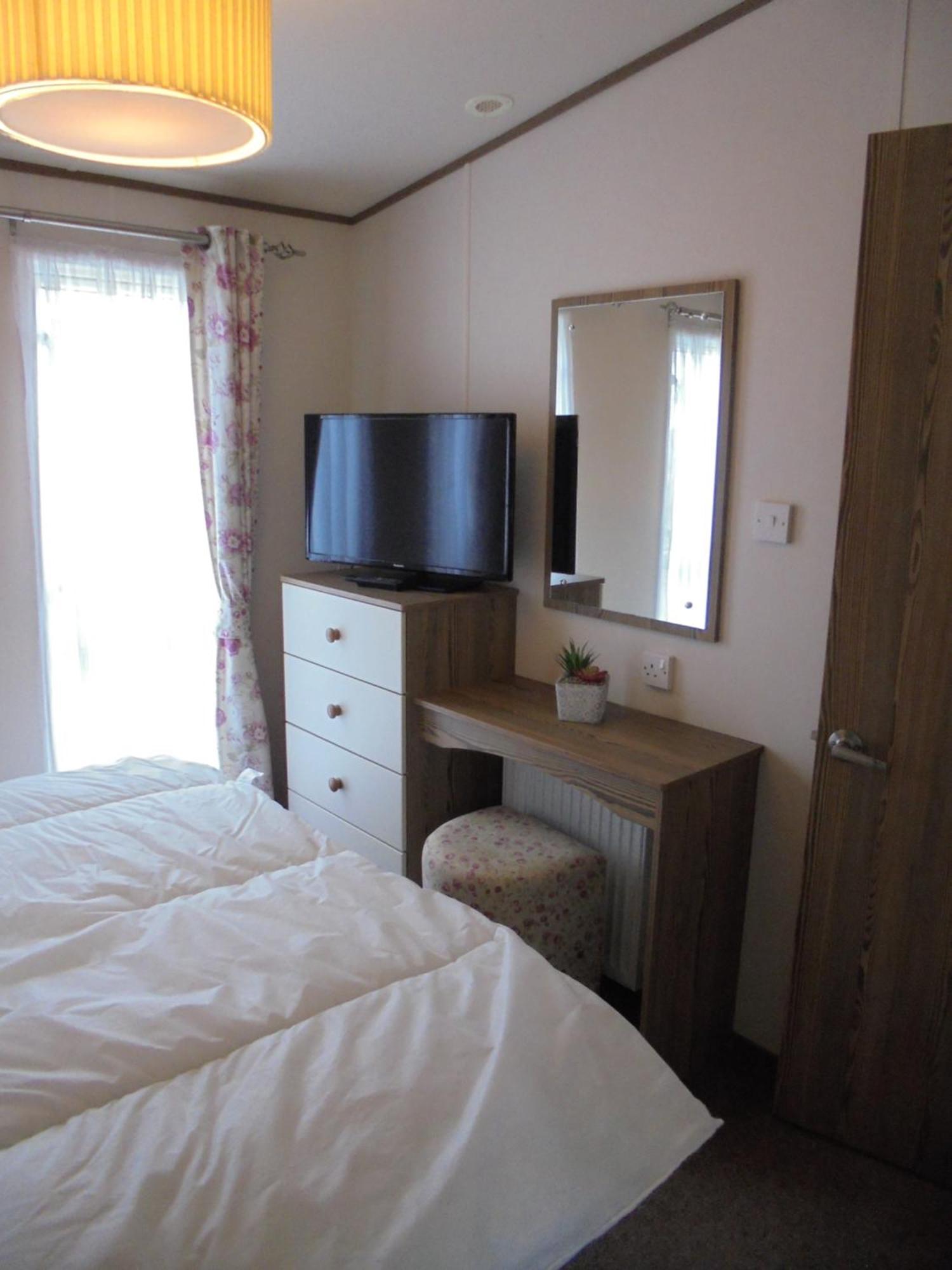 Holiday home The Grange Ingoldmells: Elan 6 Berth, Heated, Wrap Around Decking *