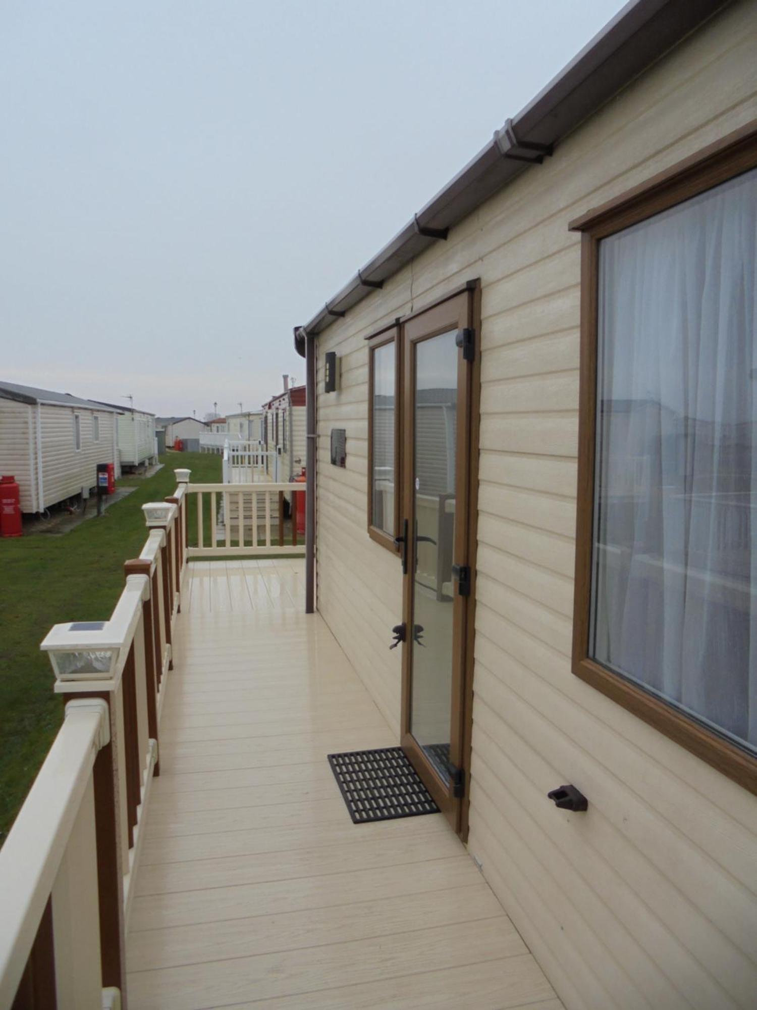 The Grange Ingoldmells: Elan 6 Berth, Heated, Wrap Around Decking Holiday home