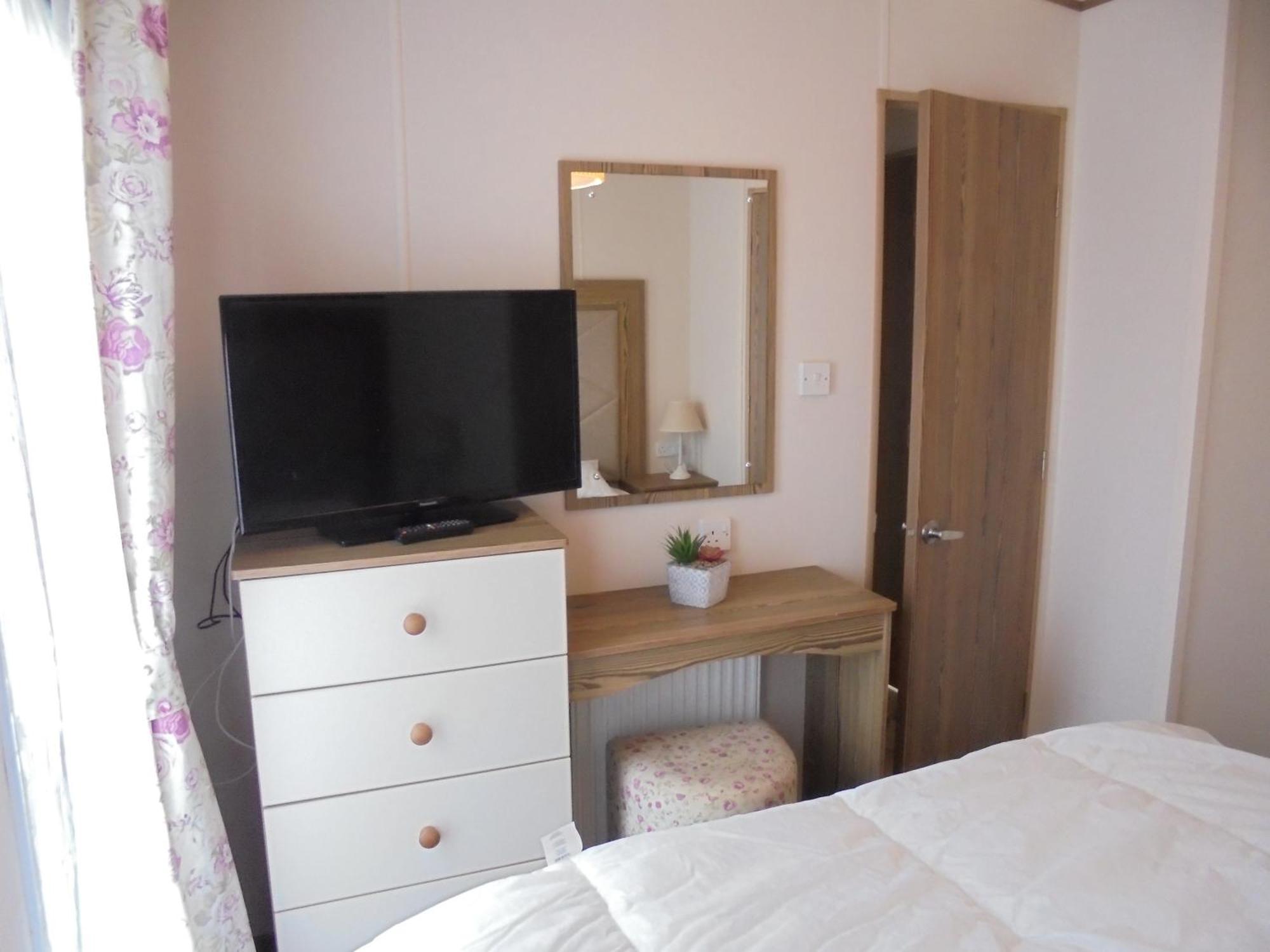 The Grange Ingoldmells: Elan 6 Berth, Heated, Wrap Around Decking * Ingoldmells