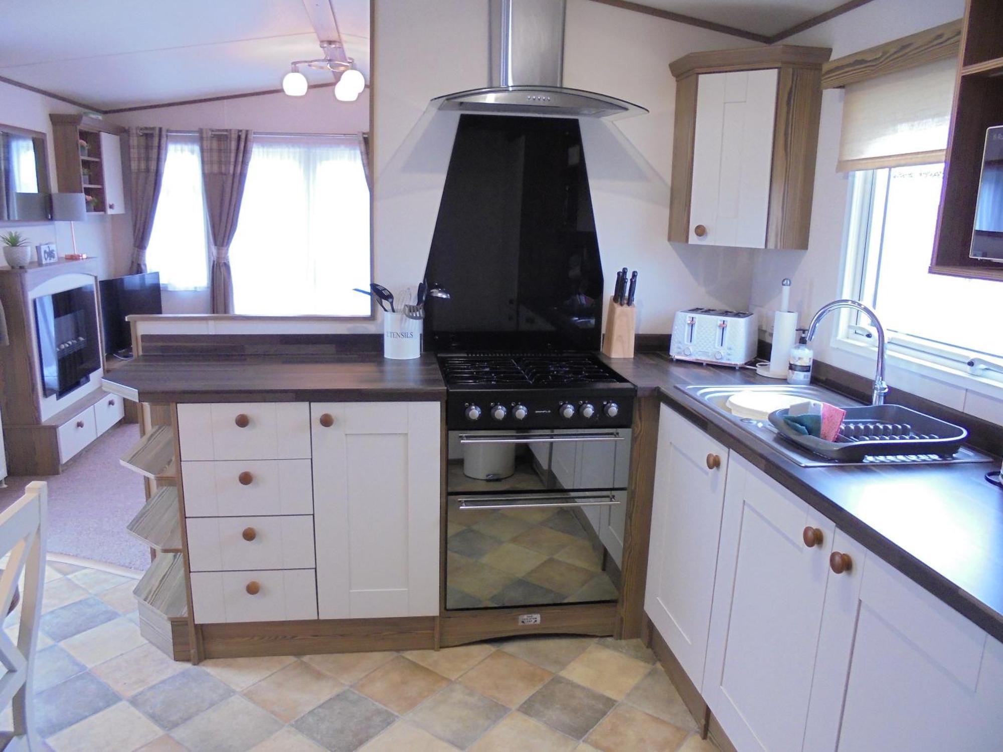 The Grange Ingoldmells: Elan 6 Berth, Heated, Wrap Around Decking *